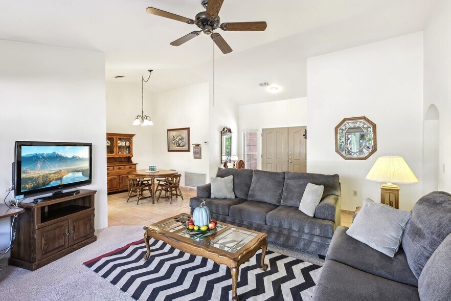 Building Photo - 3013 Sungold Dr