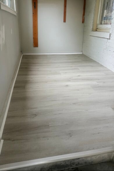 Porch Storage - 3550 W Diversey Ave