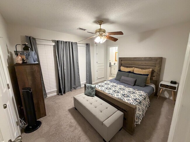 Building Photo - 101 Egret Ave