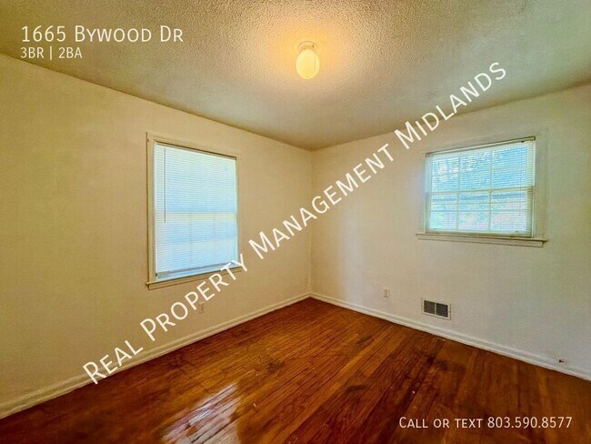 Building Photo - 1665 Bywood Dr