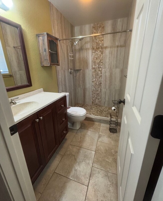 Building Photo - 3 Bedroom - 2 Bath Home