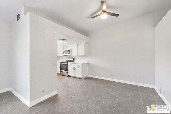 Building Photo - 505 S Farrell Dr