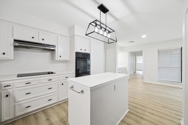 Building Photo - 15703 Whitewater Ln