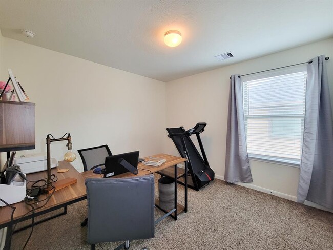 Building Photo - 5046 Longlane Dr