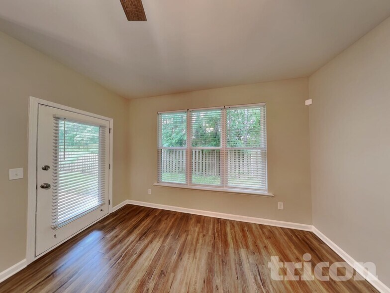 Building Photo - 2275 Wentworth Park Dr