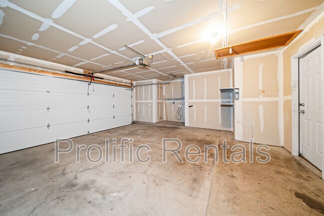 Building Photo - 3211 Tom Lockett Dr