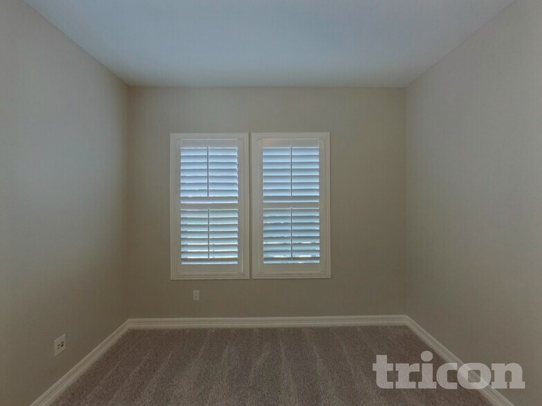 Building Photo - 6697 Cottonwood Tree Dr