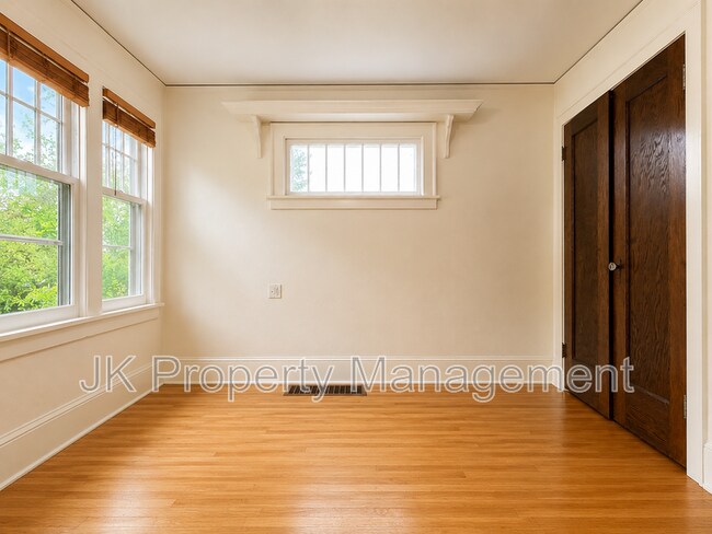 Building Photo - 2217 1st Ave S