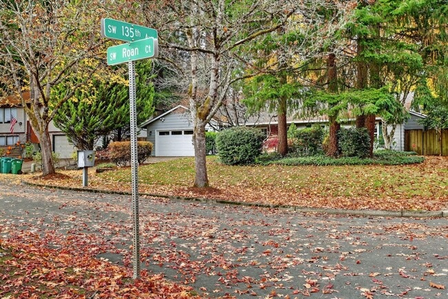 Building Photo - 13525 SW Roan Ct