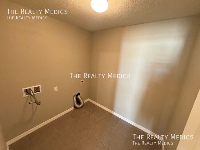 Building Photo - 1018 Ashentree Dr