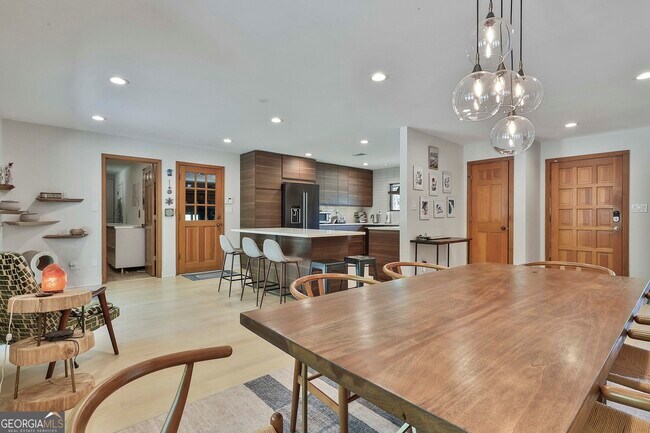 Building Photo - 115 Rolling Green