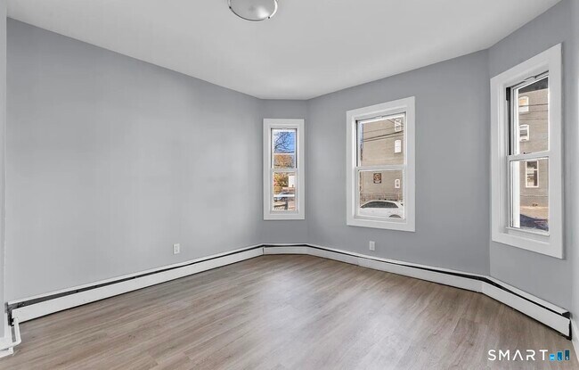 Building Photo - 746 Maple St