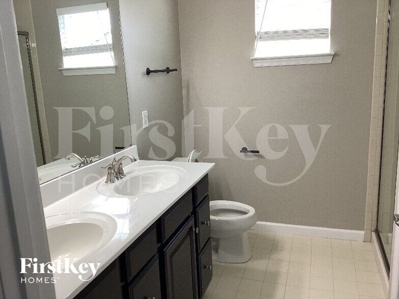 Building Photo - 2816 Bluestem Ln