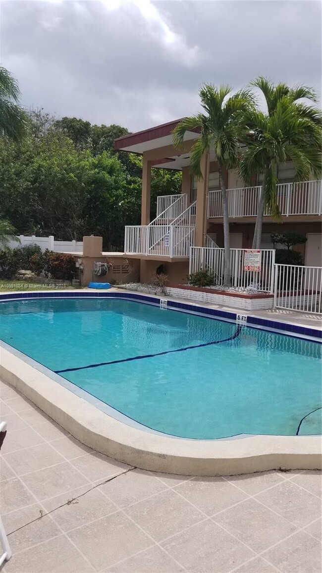Building Photo - 1 bedroom in Hollywood FL 33020