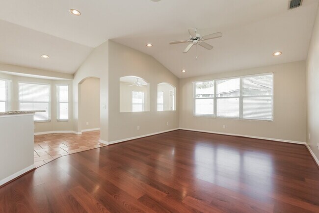 Building Photo - 2010 Berry Lake Dr