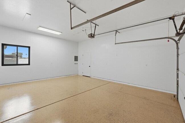 Building Photo - 6302 E Cochise Rd