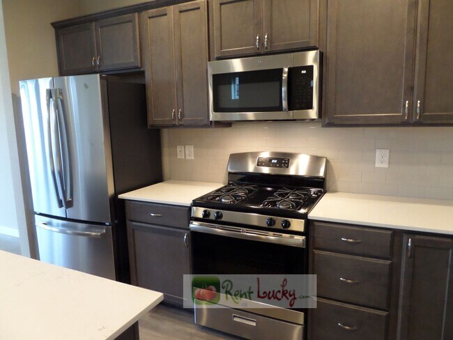 Building Photo - GORGEOUS!! Newer 3 Bedroom Home w/2-Car Ga...