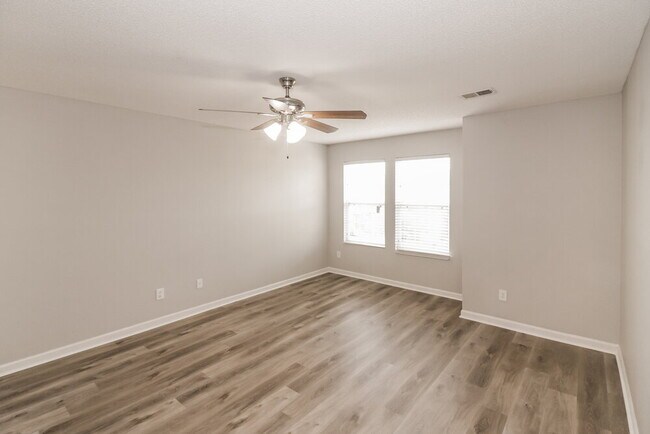 Building Photo - 10027 Branley Oak Dr