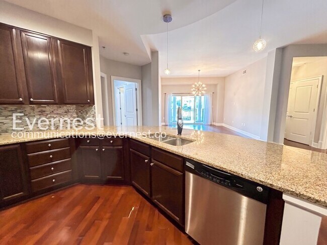 Building Photo - 3 Bed/2.5 Bath Condo with Modern Amenities / Available Now!