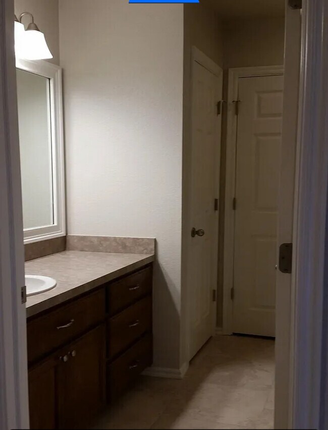 Building Photo - 1117 S Spinnaker Dr