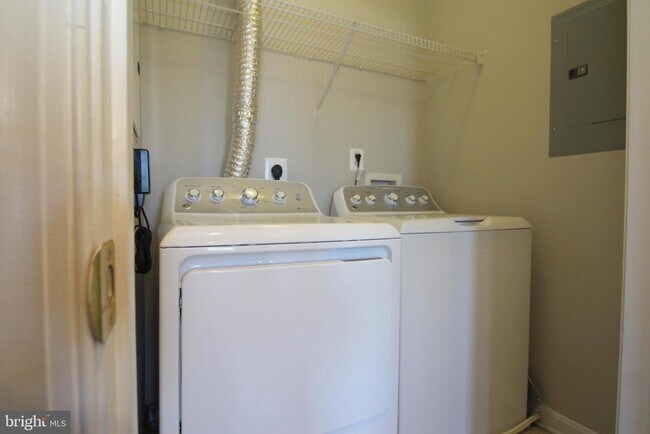 Building Photo - 2651 Park Tower Dr