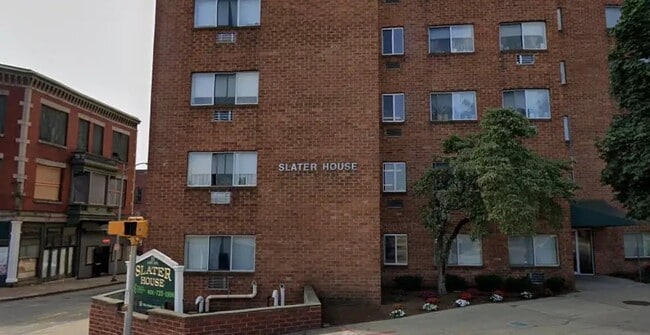 Building Photo - 10 Goff Ave