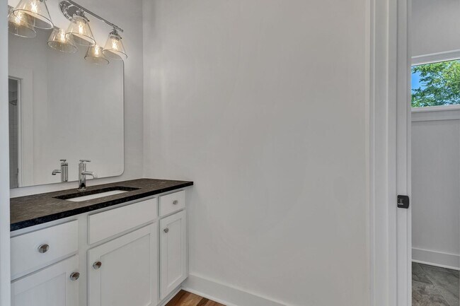 Building Photo - 5917 Robertson Ave