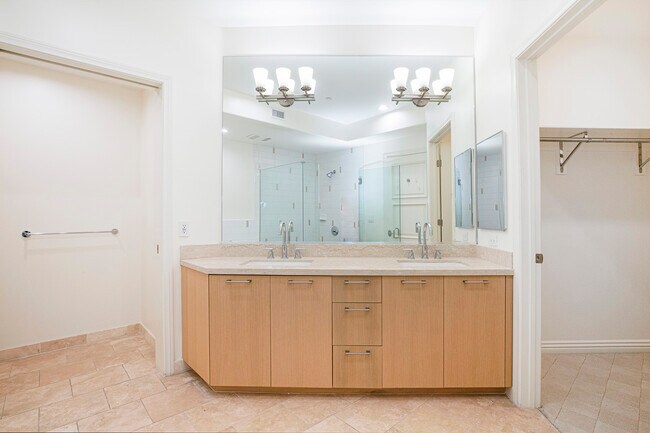 Building Photo - 476 Caruso Ave
