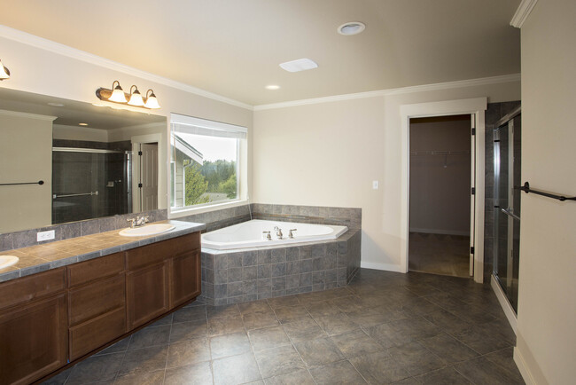 Building Photo - Beautiful 4 Bedroom in Bothell