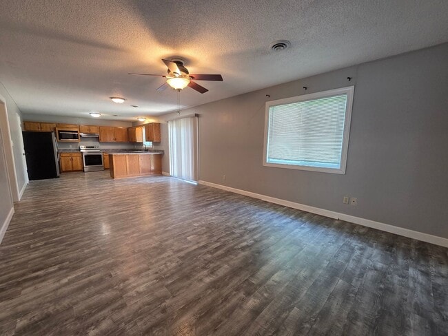 Building Photo - Gorgeous Corner lot Home for Rent!