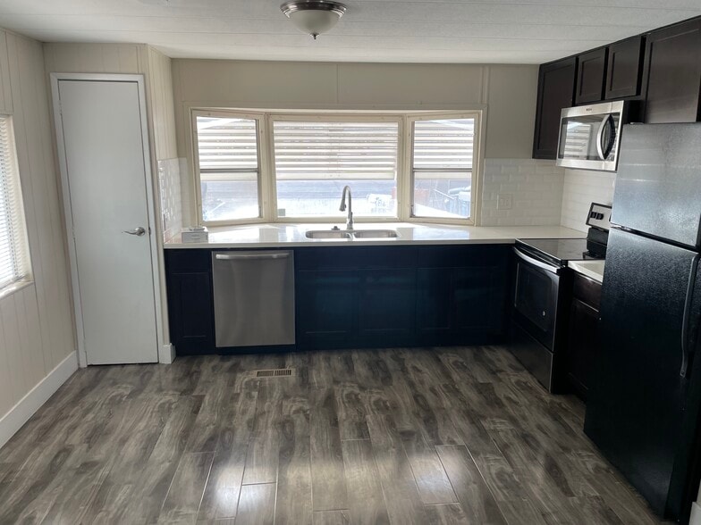 Kitchen - 2872 Green Tree Ave