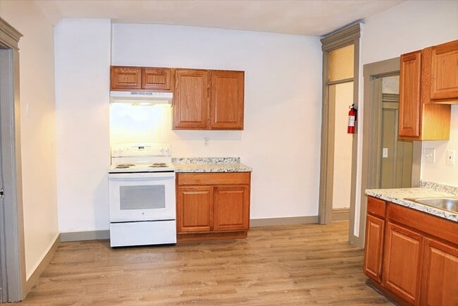 Primary Photo - 6 Waumbeck St