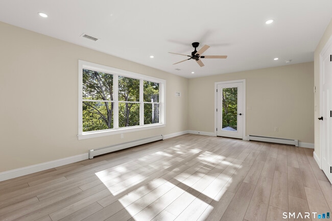 Building Photo - 10 Highland Pl