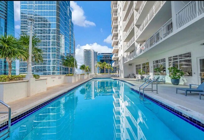 Building Photo - 1200 Brickell Bay Dr