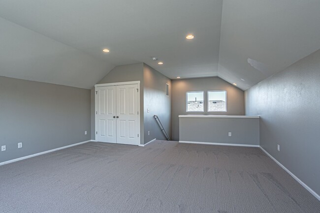 Building Photo - Beautiful 4 bedroom, 2.5 bath home in Rain...