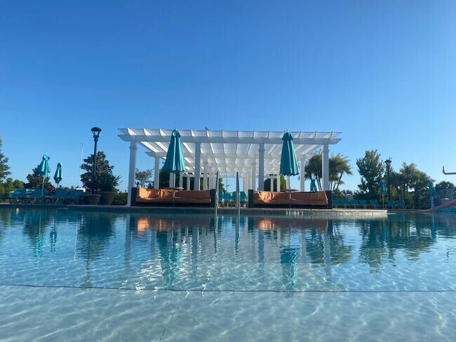 Building Photo - Resort Style Living - Windsor @ Westside