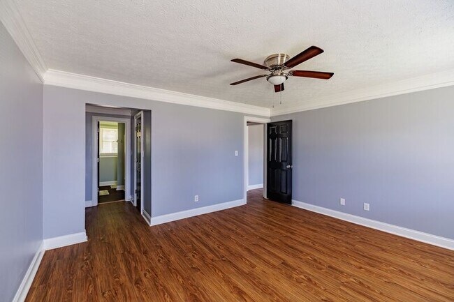 Building Photo - 330 Monty Dr