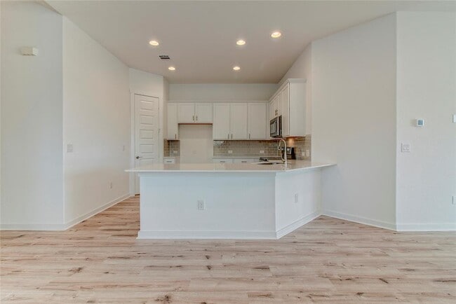Building Photo - 681 Peace Pipe Way