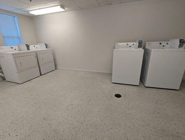 Building Photo - Modern Studio in Heart of Downtown - All Utilities and Internet Included!