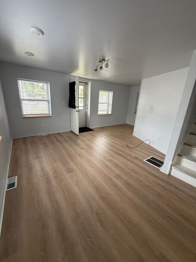 Building Photo - Charming 2 Bedroom, 1 Bathroom Home Available Now in Salem Lakes