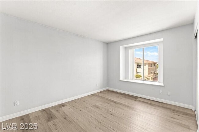 Building Photo - 7300 W Pirates Cove Rd