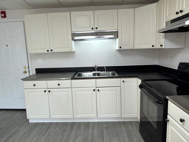 Building Photo - 64 Jireh St