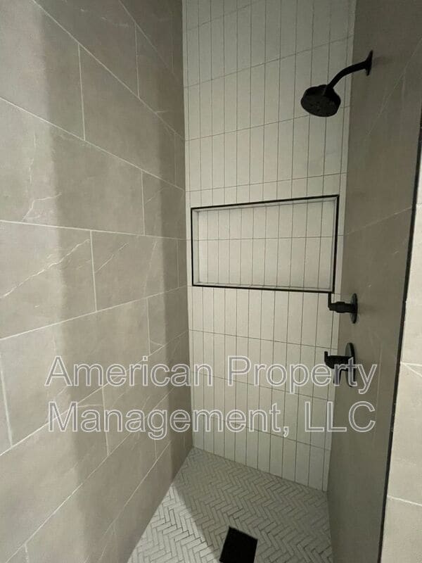 Building Photo - 311 N Choctaw Ave