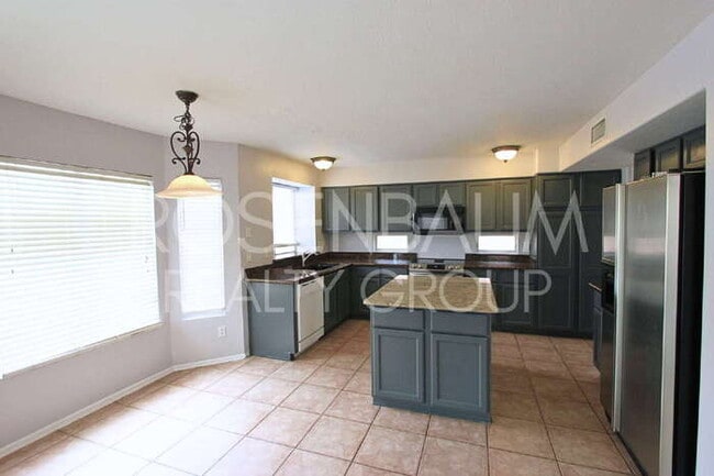 Building Photo - 1115 S Tiago Dr