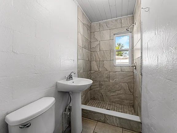 Building Photo - Move-In Special - Updated 2BR w/Washer/Dryer + $0 Deposit