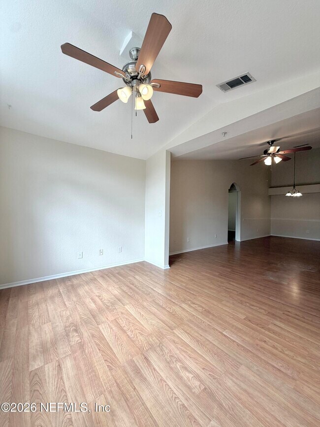 Building Photo - 13810 Sutton Park Dr N