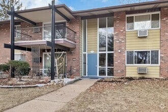 Building Photo - Adorable, Efficient, 1st floor 2 bedroom C...