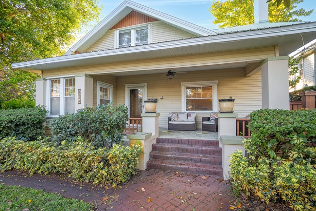 Building Photo - 1234 Beach Dr NE