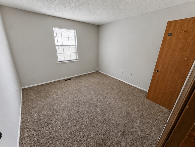 Building Photo - 827-827 N 89th Ct