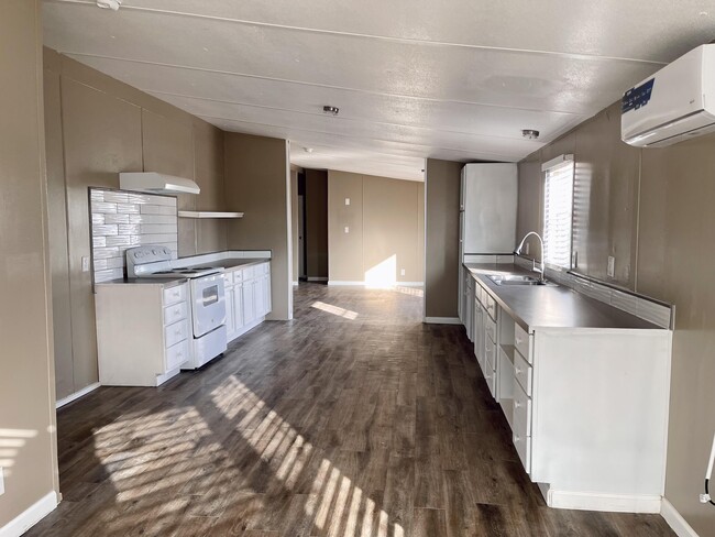 Building Photo - 301 Vida Bonita Wy